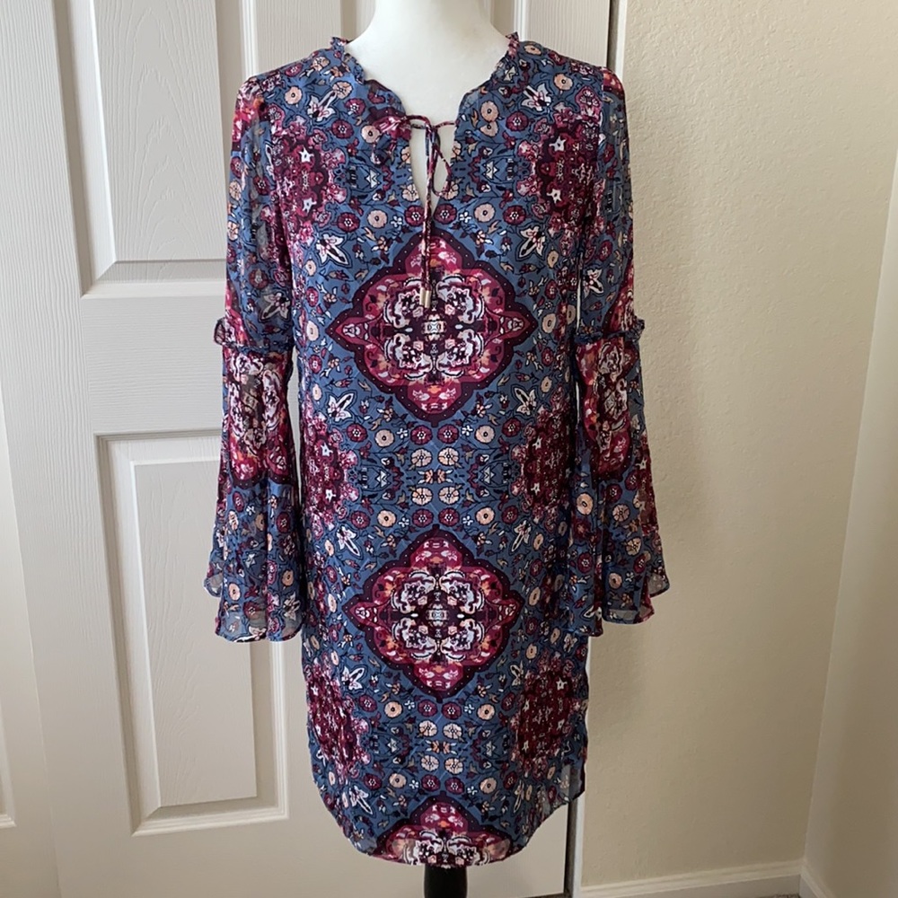 WHBM Bell Sleeve Medallion Print Dress Size XS - Picture 3 of 16